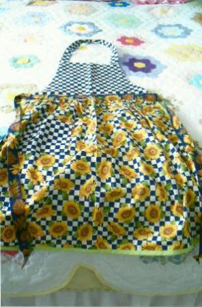 Aprons Many Styles and Colors