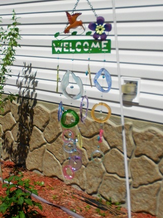 Welcome Humming Bird with Colored Rings Glass Wind Chimes